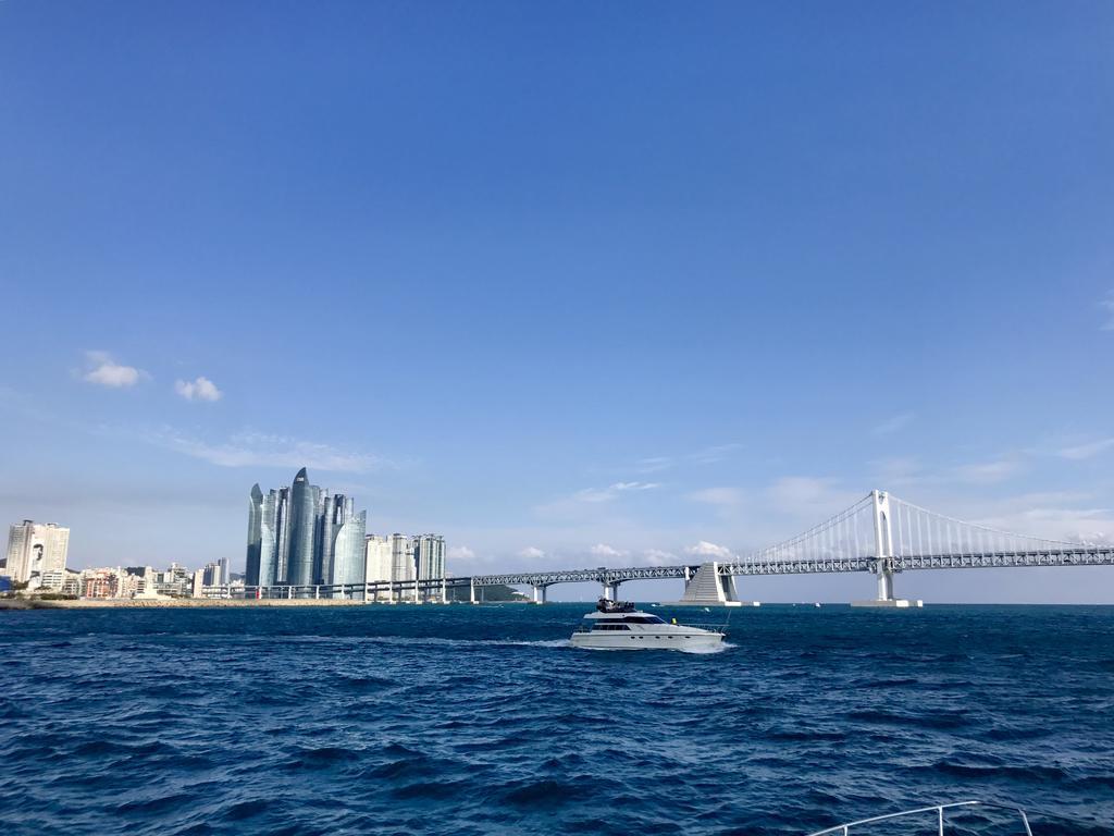 Отель Sea And Yacht Пусан Экстерьер фото